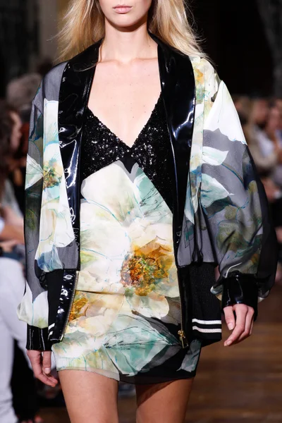 Look 80